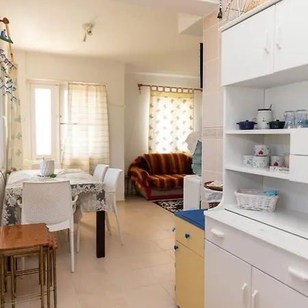 Villa Lovely Villa With Garden Near Sea In Cesme
